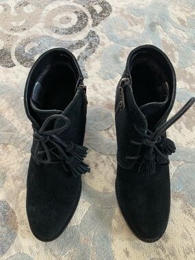 Blondo Black Waterproof Ankle Boots with Tassel Accent, size 7